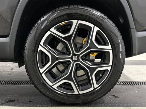 Used 2023 Rivian R1S Adventure AWD/4WD image 10