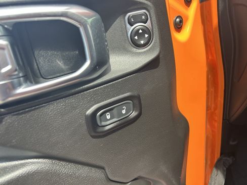 Used 2025 Jeep Wrangler Unlimited Rubicon w/ Steel Bumper Group AWD/4WD image 33