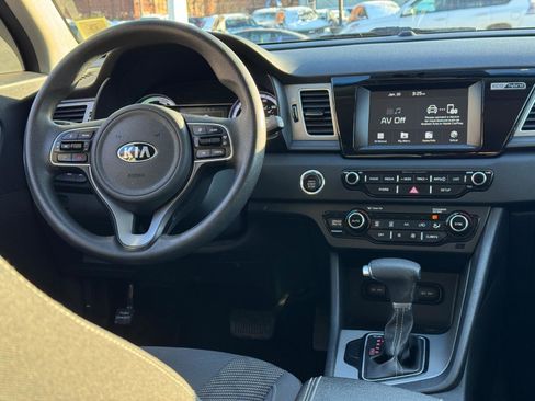 Used 2018 Kia Niro LX image 27