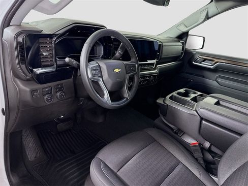 Used 2024 Chevrolet Silverado 1500 LT image 3