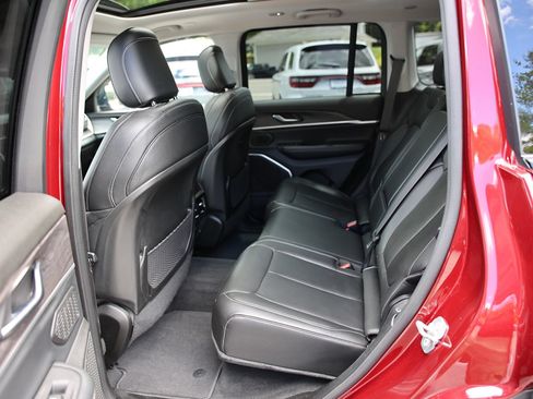 Used 2022 Jeep Grand Cherokee Limited AWD/4WD image 21