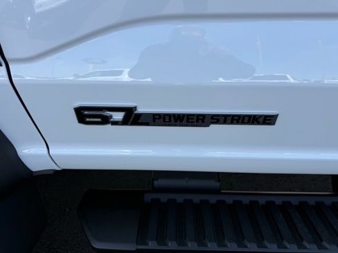 New 2026 Ford F550 4x4 Crew Cab image 7