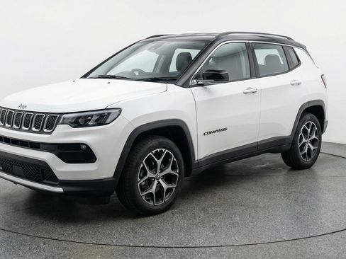 Used 2025 Jeep Compass Limited AWD/4WD image 2