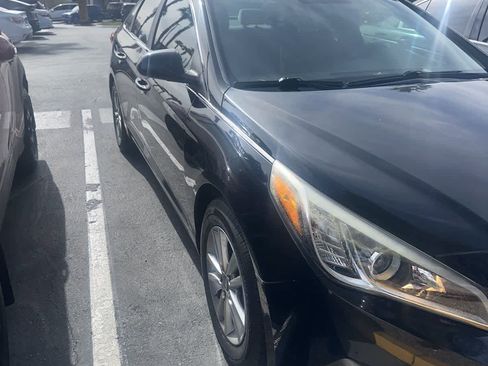 Used 2017 Hyundai Sonata SE image 3