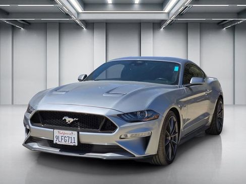 Used 2021 Ford Mustang GT RWD image 3