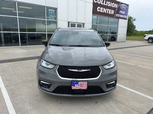 Used 2025 Chrysler Pacifica Select FWD image 8