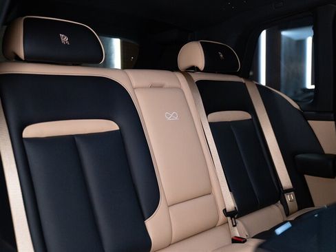 Used 2027 Rolls-Royce Cullinan Black Badge AWD/4WD image 47