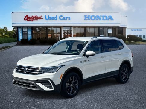 Used 2022 Volkswagen Tiguan SE image 1