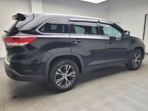 Used 2019 Toyota Highlander LE image 10