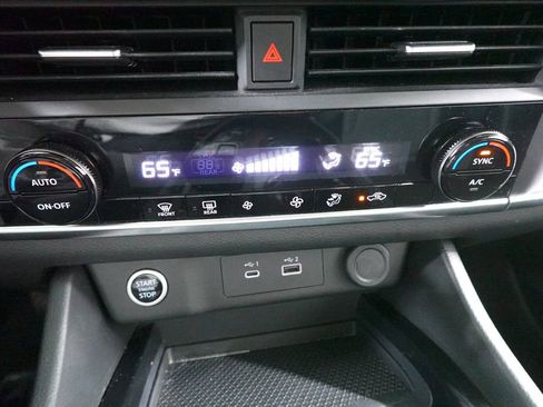 Used 2023 Nissan Rogue SV image 19