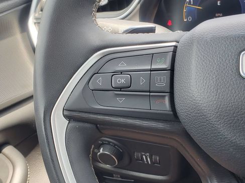 Used 2024 Jeep Grand Cherokee Altitude AWD/4WD image 13