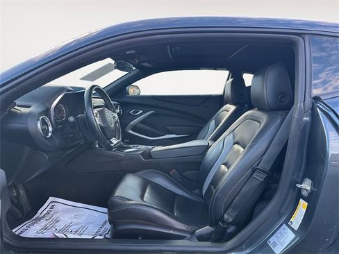 Used 2021 Chevrolet Camaro LT w/ Technology Package image 9