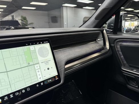 Used 2022 Rivian R1T Launch Edition image 25