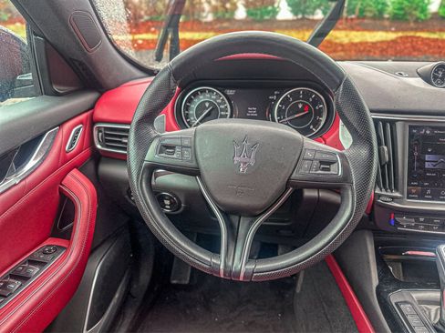 Used 2021 Maserati Levante S image 18