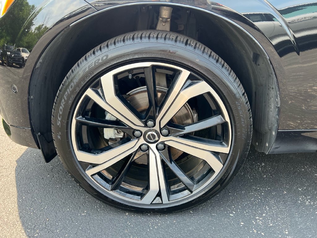 Certified 2025 Volvo XC60 B5 Ultra w/ Protection Package Premier AWD/4WD image 9