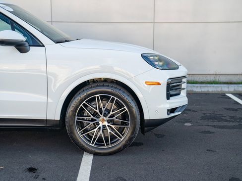 Used 2025 Porsche Cayenne image 9