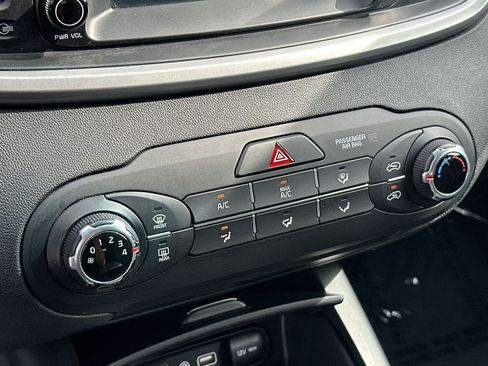 Used 2020 Kia Sorento LX FWD image 16