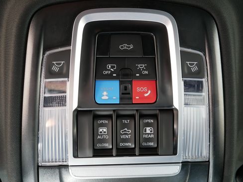 Used 2025 RAM 2500 Laramie AWD/4WD image 35