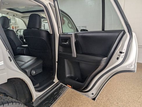 Used 2014 Toyota 4Runner 4WD image 18