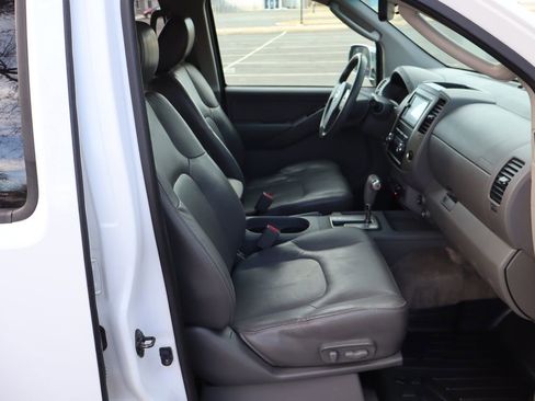 Used 2011 Nissan Frontier SL w/ Moonroof Pkg image 23
