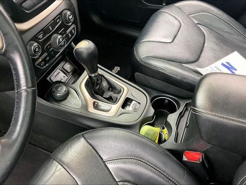 Used 2014 Jeep Cherokee Limited w/ Luxury Group AWD/4WD image 16