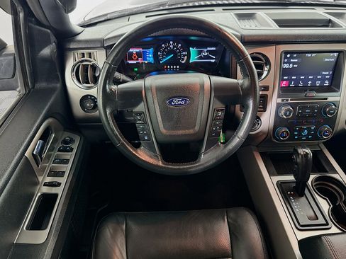 Used 2017 Ford Expedition XLT w/ Equipment Group 202A AWD/4WD image 15