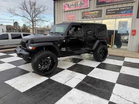 Used 2018 Jeep Wrangler Unlimited Sport image 2