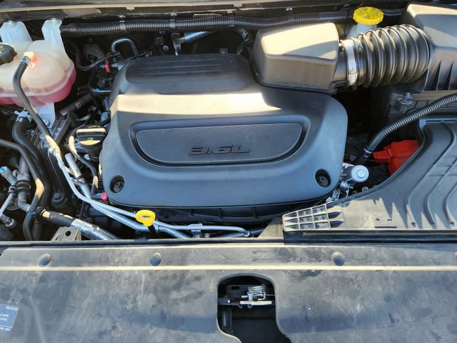 Used 2025 Chrysler Pacifica Limited FWD image 32