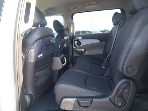 New 2026 Kia Carnival EX image 22