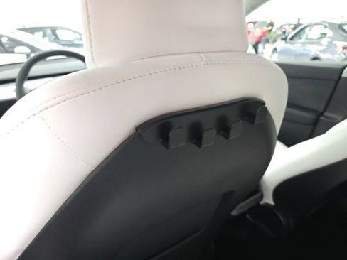 Used 2024 Tesla Model Y Long Range AWD/4WD image 28