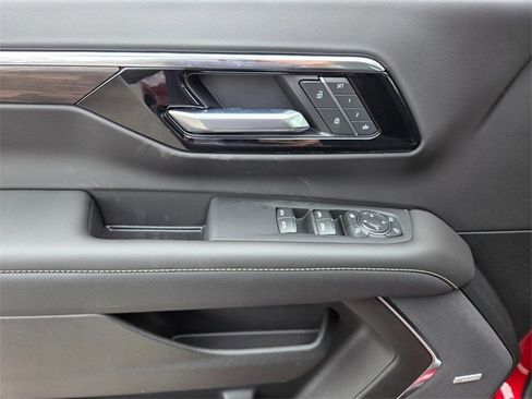 New 2025 Chevrolet Suburban Premier image 9