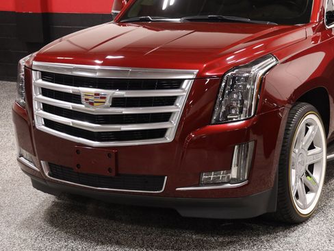 Used 2016 Cadillac Escalade Luxury AWD/4WD image 13