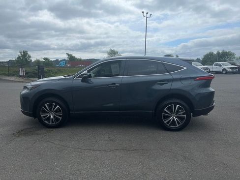 Used 2022 Toyota Venza LE AWD/4WD image 2