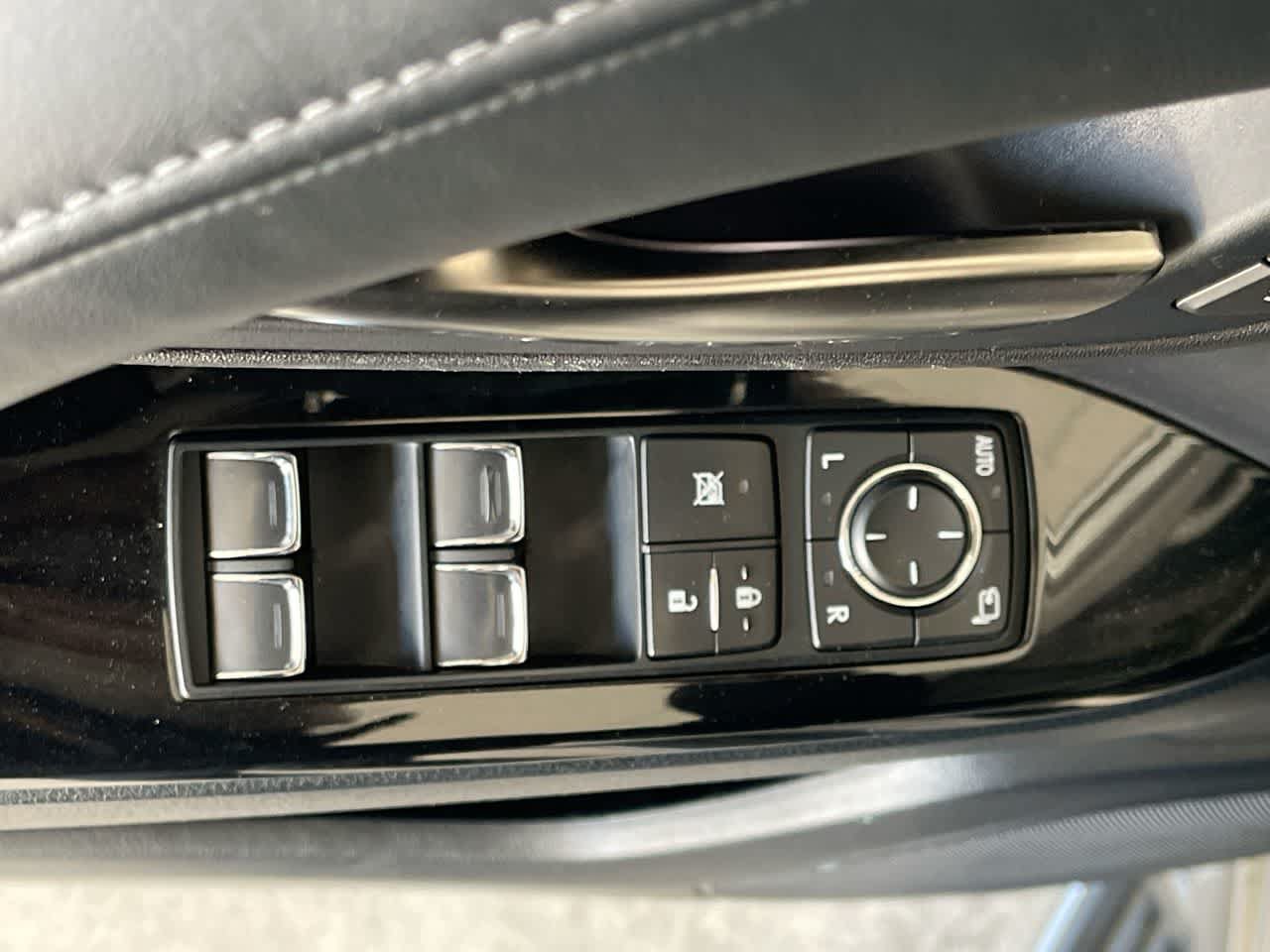 Used 2017 Lexus LX 570 4WD w/ Luxury Package image 13