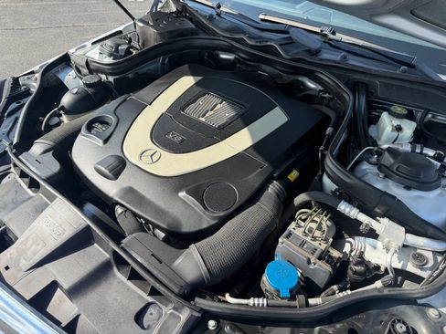 Used 2011 Mercedes-Benz E 550 4MATIC Sedan image 43