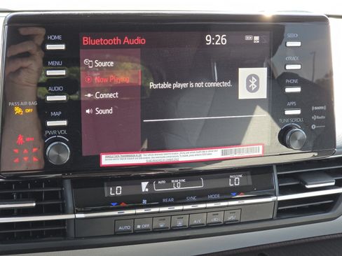 Used 2024 Toyota Sienna LE AWD/4WD image 6