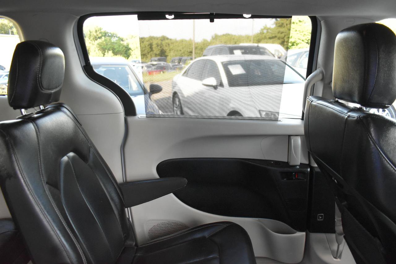 Used 2022 Chrysler Pacifica Touring-L FWD image 38