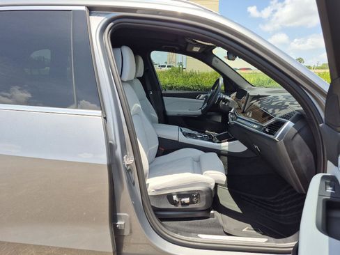 Used 2025 BMW X5 sDrive40i w/ Climate Comfort Package RWD image 11