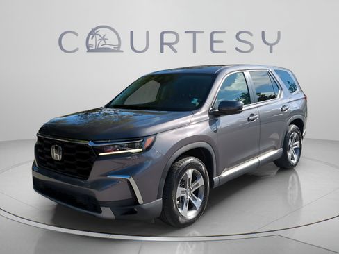 Used 2025 Honda Pilot EX-L image 2