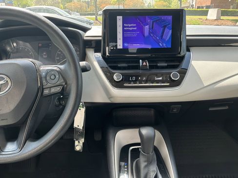 Used 2024 Toyota Corolla LE image 31