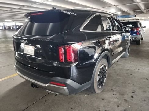 Certified 2025 Kia Sorento S w/ Panoramic Sunroof Package FWD image 2
