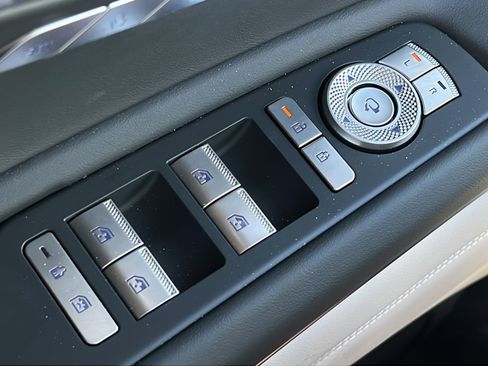 Used 2025 Genesis GV80 2.5T Prestige AWD/4WD image 19