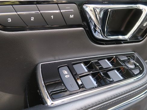 Used 2016 Jaguar XJ R-Sport image 27