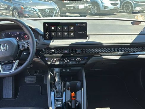 Used 2025 Honda Accord Touring image 12