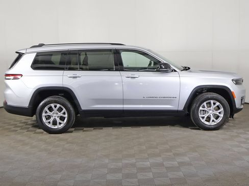 Used 2023 Jeep Grand Cherokee L Limited AWD/4WD image 21