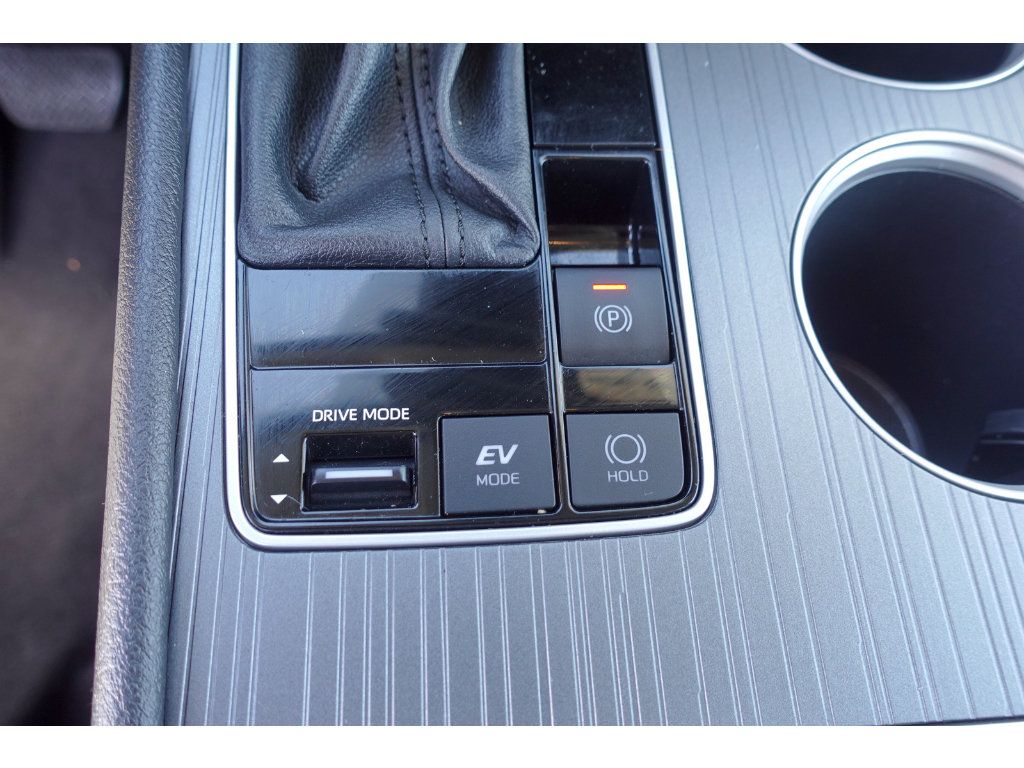 Certified 2026 Toyota Sienna XLE FWD image 21