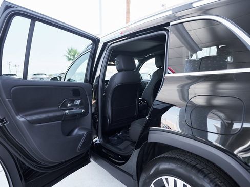 Used 2025 Mercedes-Benz GLB 250 GLB 250 w/ Exclusive Package image 16