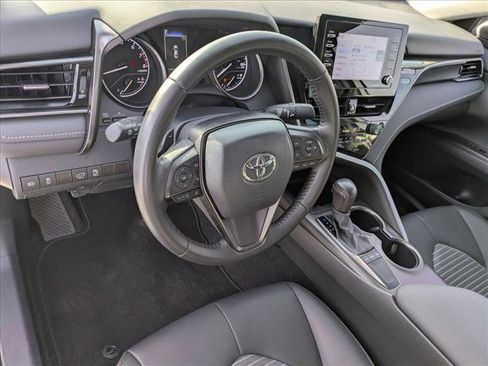 Used 2024 Toyota Camry SE image 10