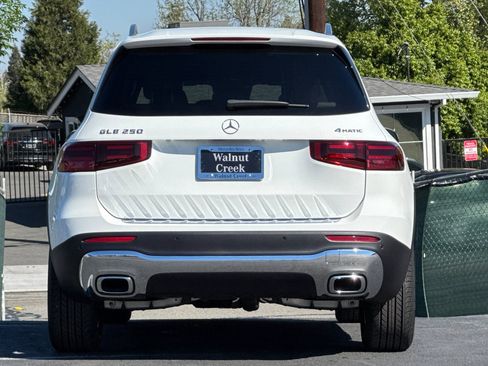 New 2025 Mercedes-Benz GLB 250 250 image 9
