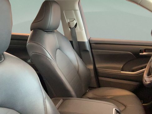 Certified 2025 Toyota Highlander XLE AWD/4WD image 39